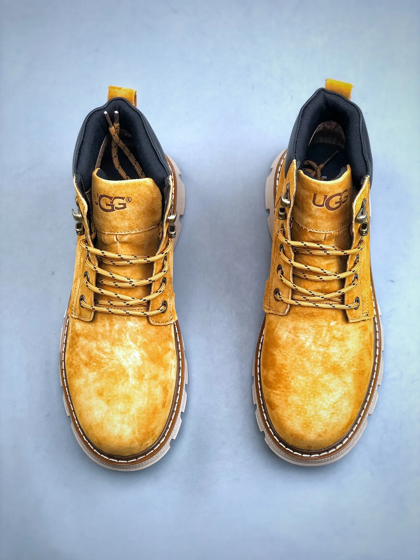 Local self-pickup💰560 supports store release New goods🚀UGG new autumn and winter men's mid-cut casual Martin boots series #Guangdong Dachang quality 25ss autumn and winter new style Fashion trend matching The fabric is imported from Italy frosted cowhide. The whole shoe is made of genuine cowhide material. The outsole and hardware are all made from OEM raw materials. Good products do not kill pigs. The quality of the first order is strictly controlled. The full set of official website unified packaging. Special products for outdoor use to prevent cold this winter. Daily casual matching A must-have for stylish men‼ American affordable luxury brand [UGG] Tasman Weather Hybrid Tasman hybrid series mid-top lightweight casual Martin boots" Size: 39-44 (one size larger than sports shoes)